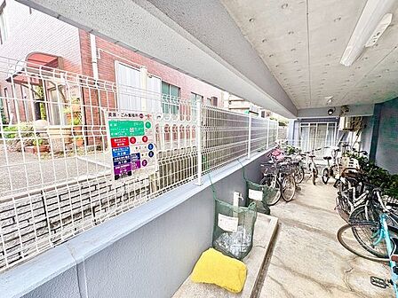敷地内ゴミ置場。