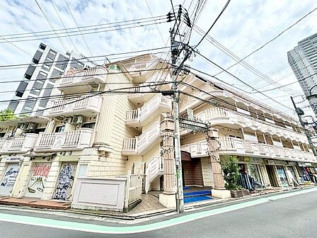 穏やかな住環境と充実の生活利便性を備えたこの地で誇りに思える住まいを実現。