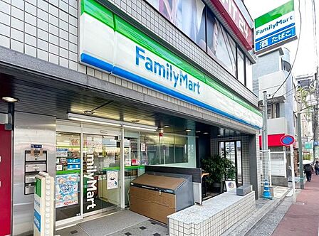 ファミリーマート南青山七丁目店 180m