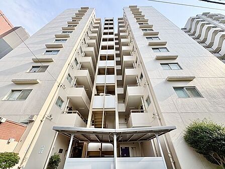 陽射しとともに、少しづつ装いを変える街の景観から、この街ならではの美しい風景とここから紡がれる物語。