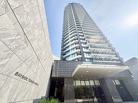 都心を自在に謳歌する羨望の立地。洗練されたディディールでラグジュアリーな住まいを実現。