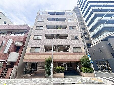 シンプルながらもどこか余裕を感じさせる上質な佇まい。オフの時間も快適に過ごせる良好な住環境が魅力。