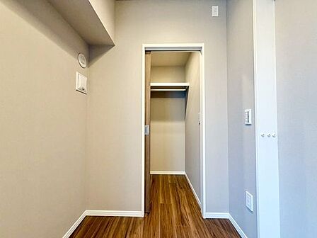 服から小物までまるっと収納できる頼もしい空間。