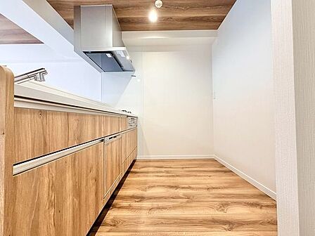 ふたり並んでも余裕のあるサイズ。利便性や収納力も兼ね備えています。