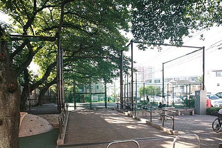 荏三公園 280m