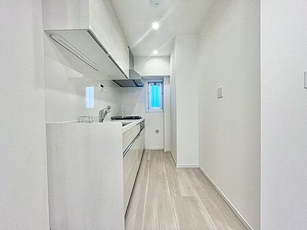 ゆったりと調理ができる位のスペースを実現したキッチン。すっきりと美しいキッチンで効率よくお料理。