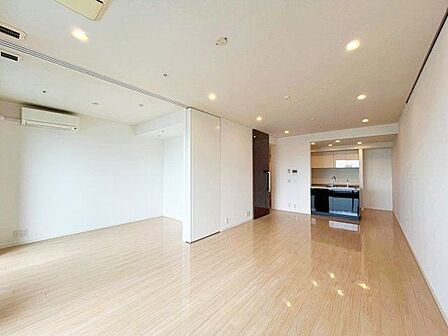豊かな居住性と、クオリティが見事に調和した住空間は、住まうことの喜びを感じさせてくれます。
