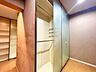 収納：Storage room完備！居室内に余計な家具を置く必要がないので、シンプルですっきりとした暮らし。