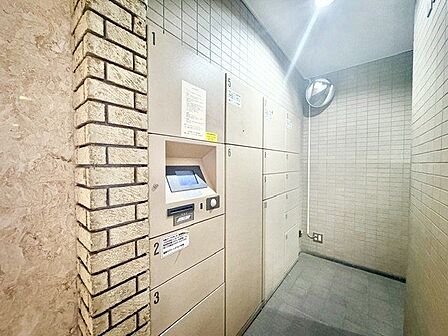 在宅不在を問わず届いた荷物を受け取れる宅配ボックス。