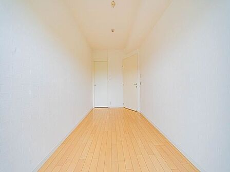 過ぎ行く時間をゆったりと感じることができる落ち着いたお部屋。静かな環境でリラックスタイムを。