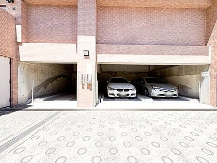 敷地内駐車場。