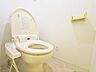 トイレ：毎日使う場所だからこそ、使い勝手を考慮しました。白を基調に、飽きのこない空間に。