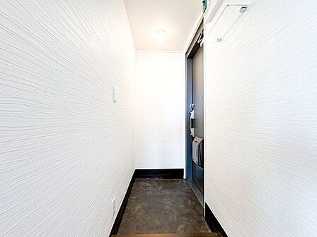 ただいまと叫びたくなるような玄関は毎日の行き帰りで使う空間。明るく迎えてくれるお部屋は嬉しいですね。