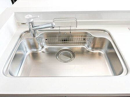 調理器具や食器類もゆったり洗えるシンクが嬉しいですね。