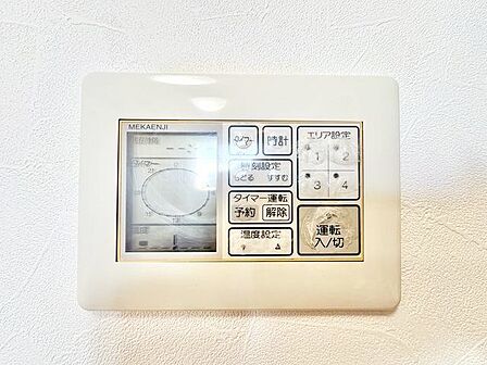 リビングダイニングには床暖房完備。乾燥も空気の汚れもなく快適です。