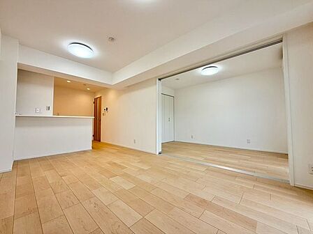 太陽の恵みを一気に受けた明るくあたたかいお住まい。吹きぬける風を感じながら爽やかで風通しの良い暮らし。