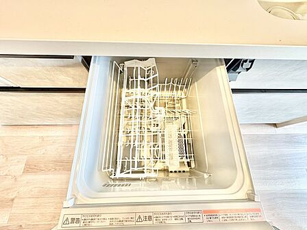 ビルトイン食洗機は、節水や節電機能も充実して家事の手助けをしてくれます。