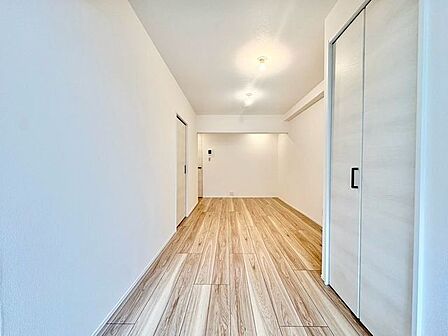 ここにはみんなが集い、食事と楽しい会話が始まる。そんな束の間の幸せを感じさせてくれる場所でありたい。