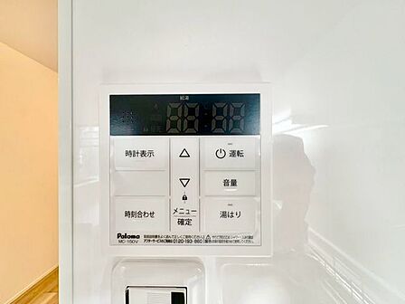 キッチンに給湯パネルを設置しました。洗い物時もお湯を簡単にご使用いただけます。温度調節もラクラク♪
