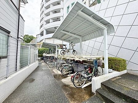 敷地内駐輪場。