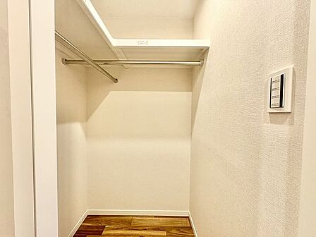 高い収納力を誇るウォークインクローゼットを設置、いつでもすっきり整理することが出来ます。