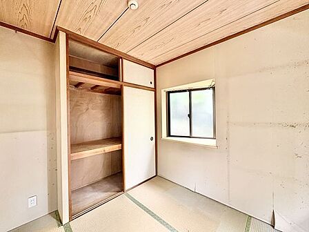 和室は心落ち着く空間。家族団らんや来客時の客間等々、多目的に活用出来る便利なスペースです。