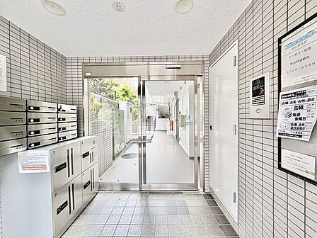 宅配ＢＯＸ。お仕事やお出かけで荷物が受け取れない時も大変便利です。