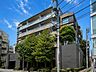 外観：流行に左右されず、将来にわたって価値が継続する「上質」な佇まい。（空の加工を生成AIで行っています）