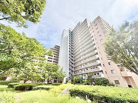 この街の豊かさを存分に愉しむ。充実した環境の中でご家族の絆を深め、いつまでも誇りに思える住まいへ。