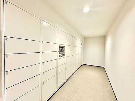 在宅不在を問わず届いた荷物を受け取れる宅配ボックス。