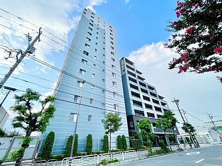 美しく都会的なデザインの外観。陽当りや風通しにも期待できそうです。