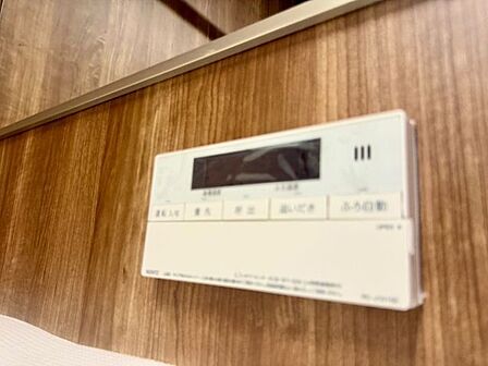 快適な温度で疲れを癒す、生活リズムが異なる家族にも嬉しい追焚機能付。
