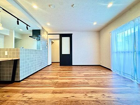 家具やアートなども余裕をもって配置できます。お気に入りのアイテムで満たしてください。