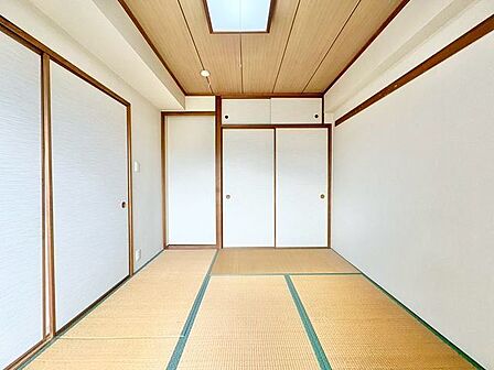 しっとりと落ち着いた雰囲気。いぐさの香る和室でリラックスした毎日をお過ごしください。