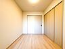 洋室：木のぬくもりを感じられる、のびのびとした明るい洋室です。いつまでも快適に暮らせる空間が広がります。