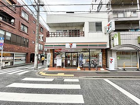 セブンイレブン大田区東雪谷店 210m