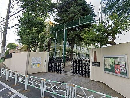 渋谷区立猿楽小学校 85m