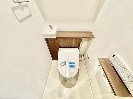 毎日使うものだから、「シンプルでムダのないデザイン」で空間と調和するタンクレストイレ。