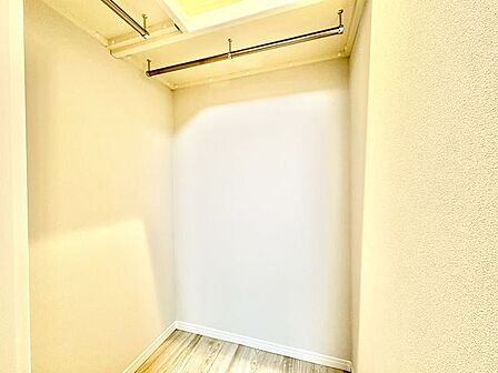 高い収納力を誇るウォークインクローゼットを設置、いつでもすっきり整理することが出来ます。