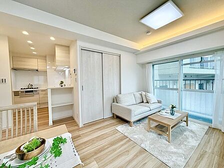 太陽の恵みを一気に受けた明るくあたたかいお住まい。吹きぬける風を感じながら爽やかで風通しの良い暮らし。