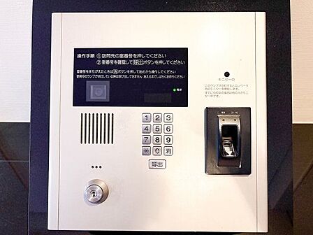 オートロック付で防犯面に配慮した住まいです。