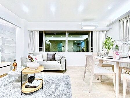 華やいだ気分で心満たされる、そんな美しい住空間です。