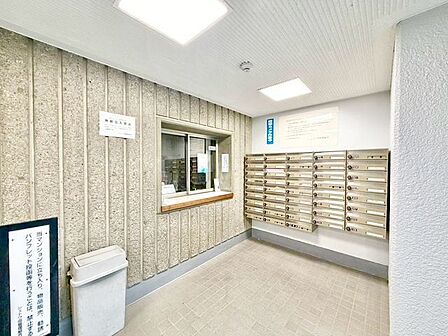 管理人室。管理人日勤につき管理体制良好です。