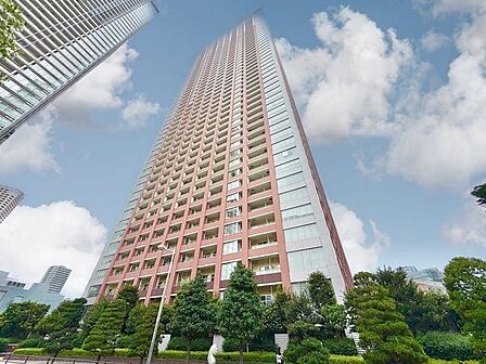 暮らしにゆとりをプラスする豊かな眺望が魅力。(空の加工を生成AIで行っています)