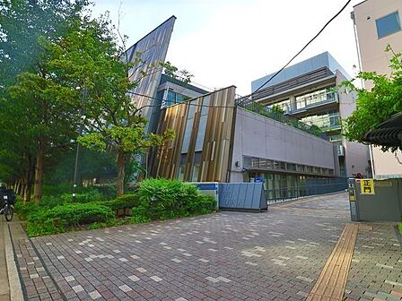 港区立芝浦小学校 700m