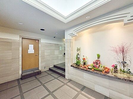 エントランスのお手入れが行き届き、共用部分がキレイでした。資産価値を高める部分としては重要です。