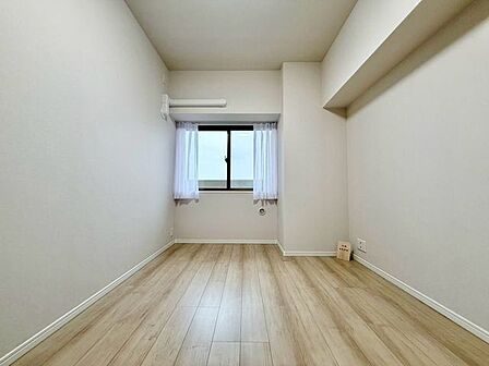 過ぎ行く時間をゆったりと感じることができる落ち着いたお部屋。