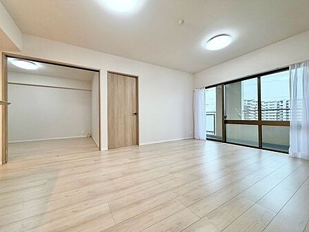 陽光が柔らかに差し込む空間で、穏やかな毎日をお過ごしいただけます。