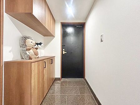 明るく開放的な空間を木目が美しい建具が見事に演出します。