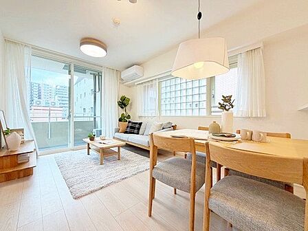 家族の温かさと陽光の暖かさ、楽しい毎日と明るい未来を予感させる住み心地を演出します。